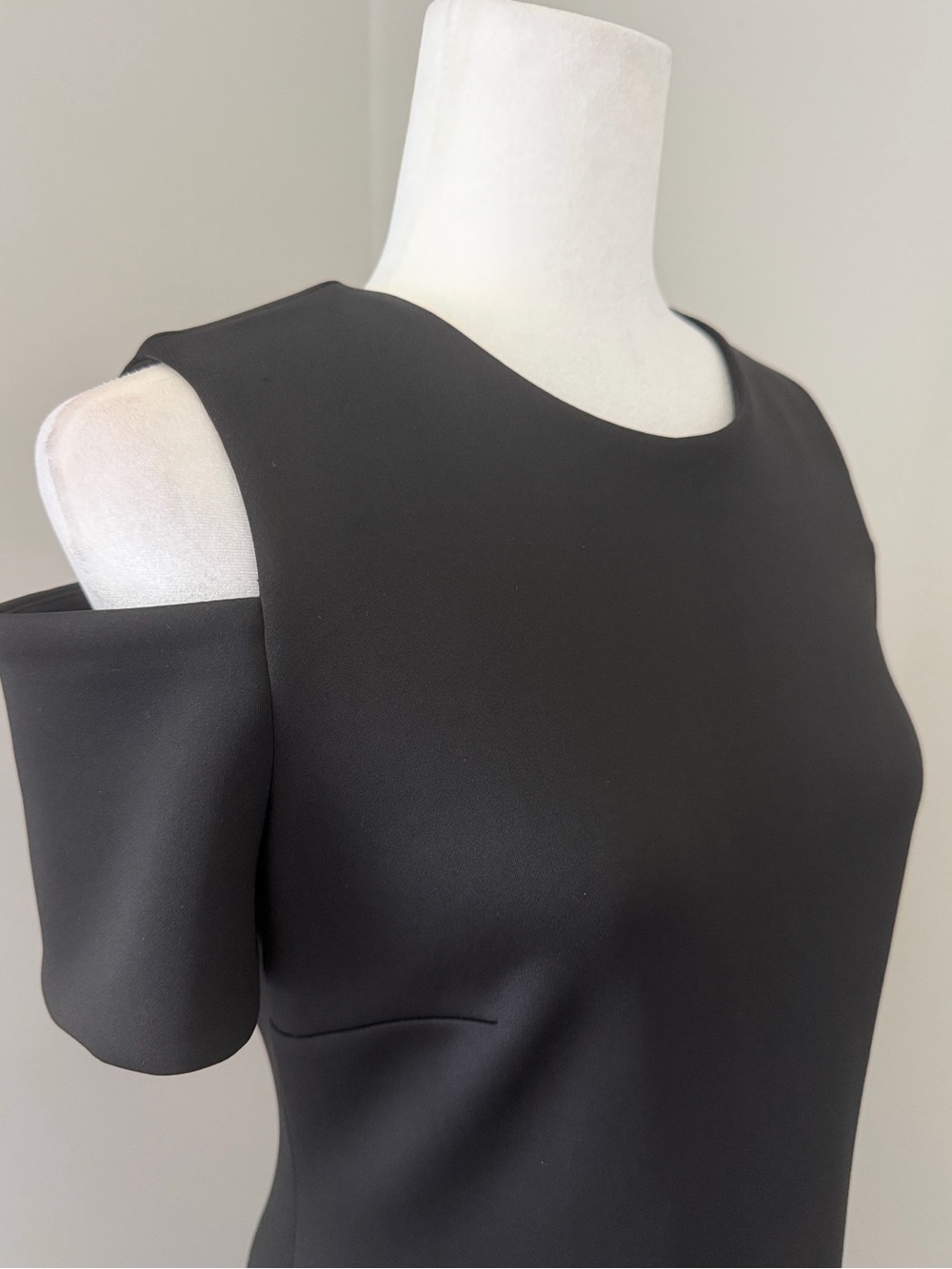 CALVIN KLEIN Cold Shoulder Scuba Sheath Dress Black Gold Zip LBD Size Small - Picture 7 of 13